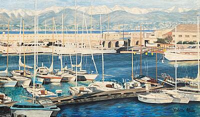 Le port d'Antibes et les montagnes enneigées